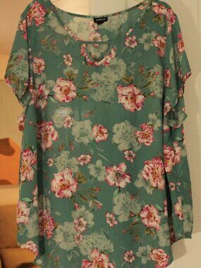 Torrid Womens Size 3 Green Floral Short Sleeve Blouse